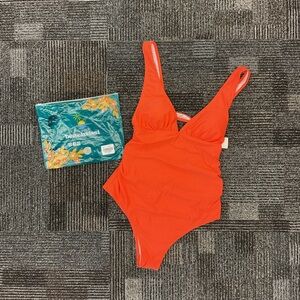 Beachsissi One piece Swimsuit NWT large